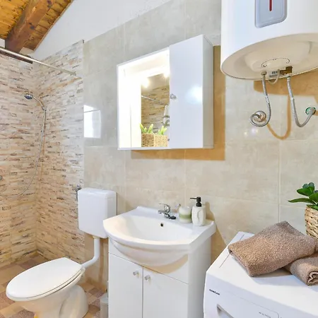 Callista With Pool Vila Budak