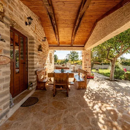 Vila Callista With Pool