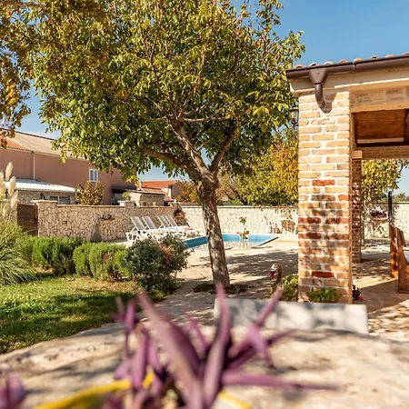 Callista With Pool Vila *