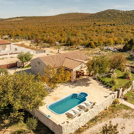 Vila Callista With Pool