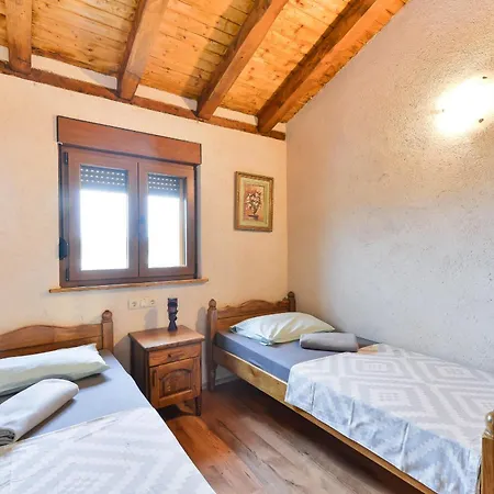 Callista With Pool *