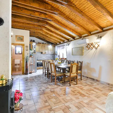 ヴィラ Callista With Pool *