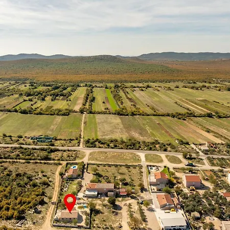 Callista With Pool *