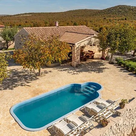 Callista With Pool *